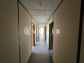 Light Industrial in Saint-Quentin-Fallavier for sale Interior Photo- Image 2 of 8