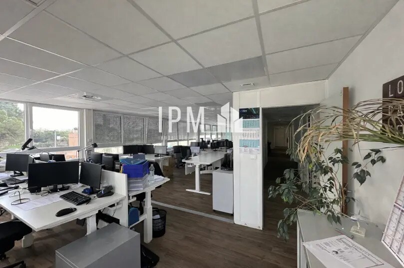 Office in Vitrolles to rent - Interior Photo - Image 2 of 7