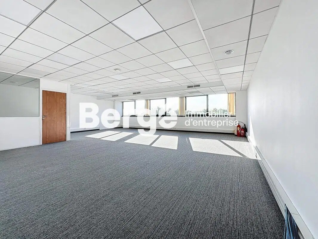 Office in SOPHIA ANTIPOLIS to rent Interior Photo- Image 1 of 8