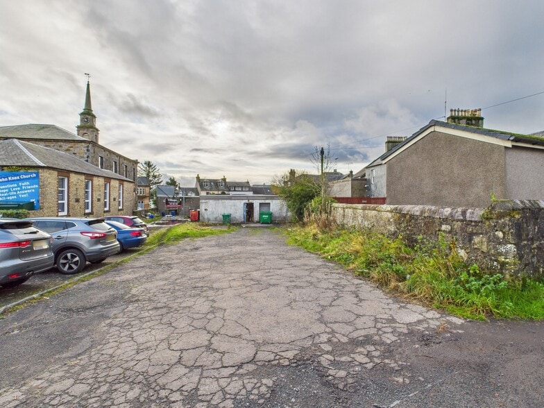 8 High St, Stewarton to rent - Building Photo - Image 2 of 7