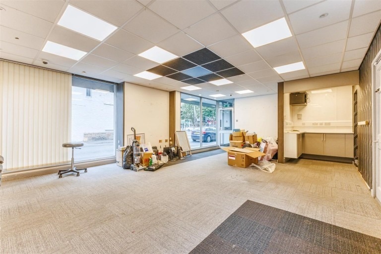 1-3 Swan Ln, Evesham to rent - Interior Photo - Image 2 of 5