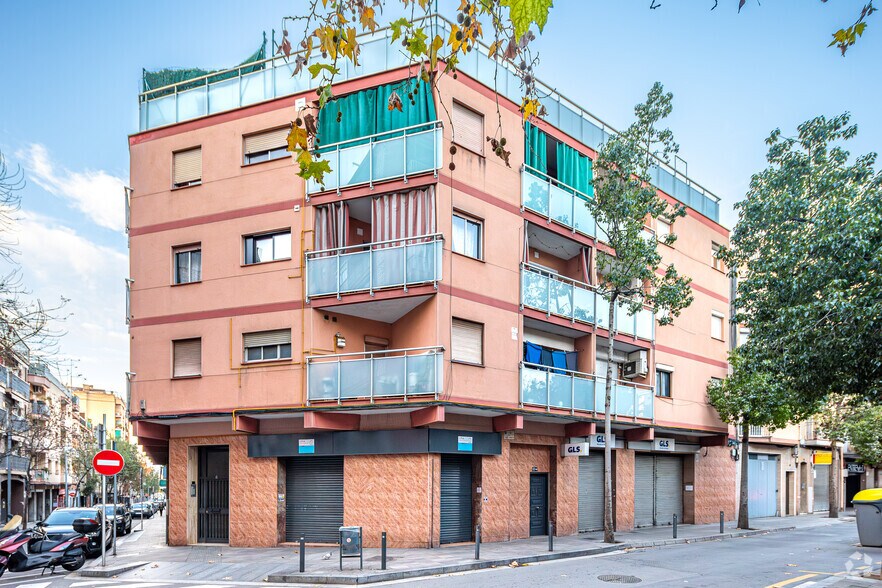 Retail in Santa Coloma de Gramenet, Barcelona to rent - Building Photo - Image 2 of 4