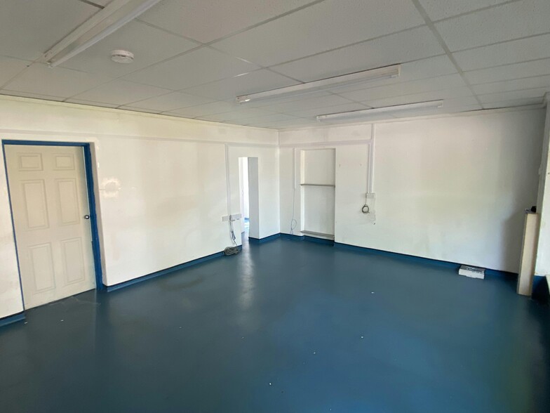 8-36 Wretham Pl, Newcastle Upon Tyne for rent - Building Photo - Image 2 of 8