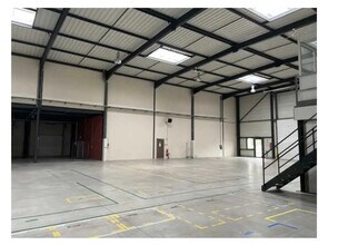 Light Industrial in Saint-Priest to rent Interior Photo- Image 1 of 4