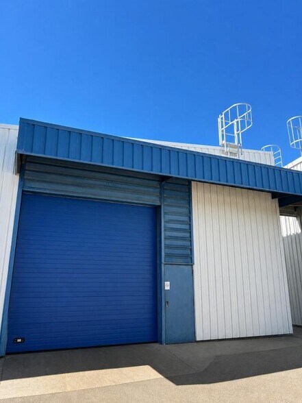 Industrial in Gémenos to rent - Building Photo - Image 1 of 5