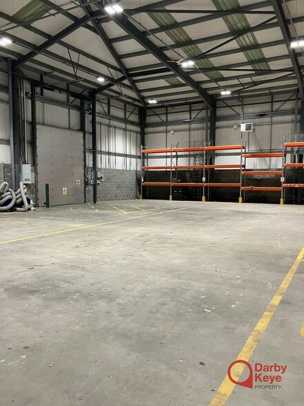 Bromford Ln, Birmingham to rent - Building Photo - Image 3 of 8