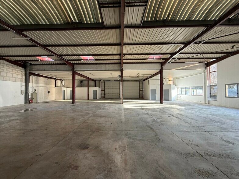 Light Industrial in Le Blanc-Mesnil to rent - Interior Photo - Image 3 of 10
