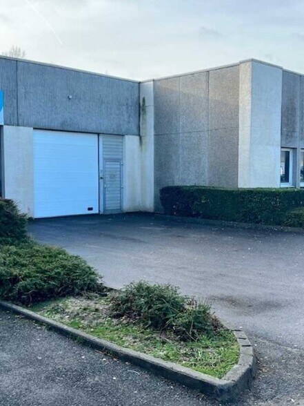 Light Industrial in Lognes to rent - Building Photo - Image 2 of 12