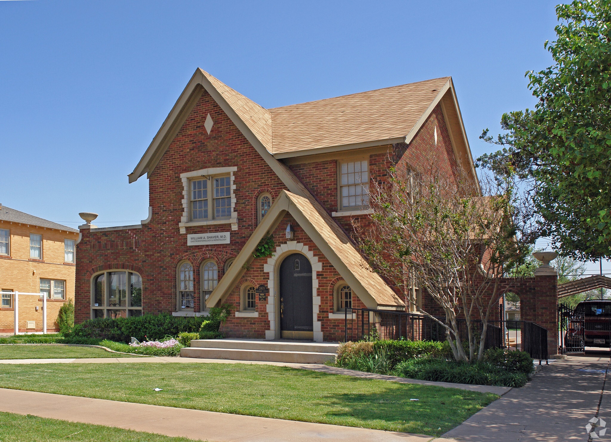 2405 Broadway St, Lubbock, TX for sale Primary Photo- Image 1 of 1