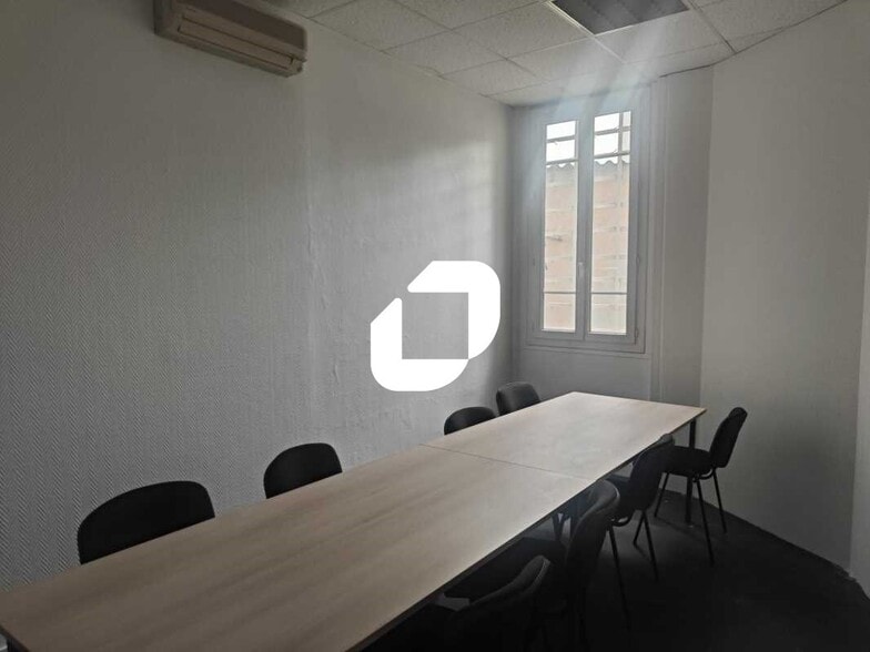 Office in Clichy to rent - Interior Photo - Image 3 of 6