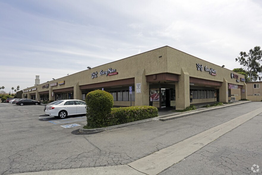 11802-11820 Centralia St, Lakewood, CA for sale - Primary Photo - Image 1 of 1