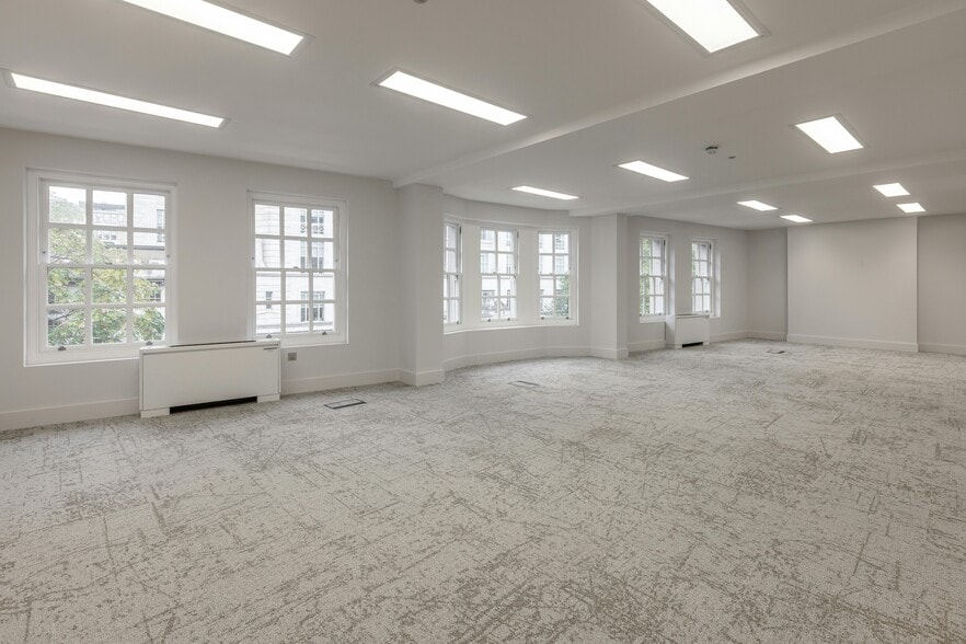 121 Kingsway, London to rent - Building Photo - Image 3 of 19