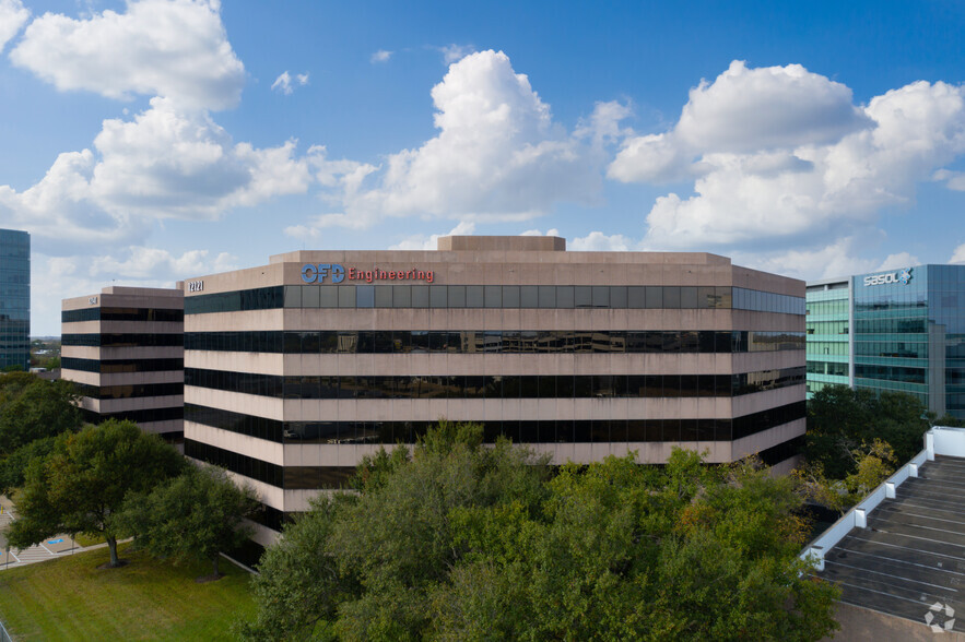 12121 Wickchester Ln, Houston, TX for rent - Building Photo - Image 3 of 10