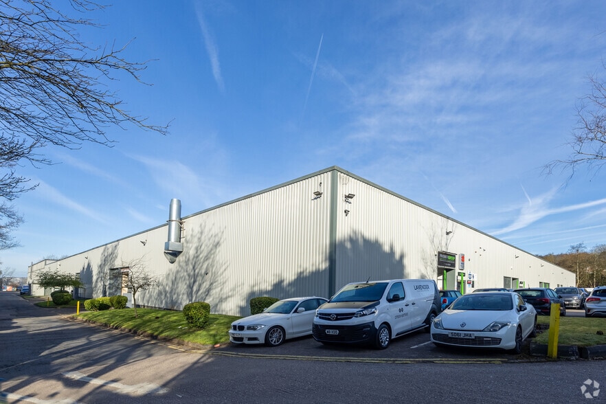 Littleworth Rd, Hednesford to rent - Primary Photo - Image 1 of 4