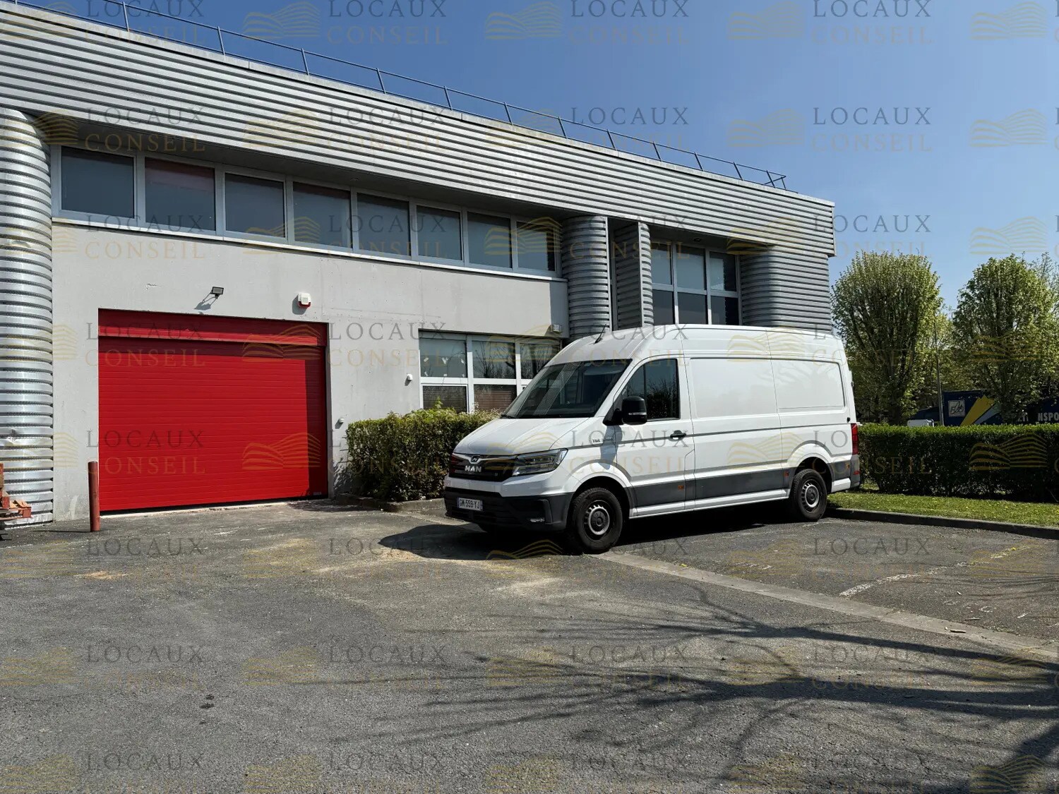 Light Industrial in Tremblay-en-France to rent Building Photo- Image 1 of 4