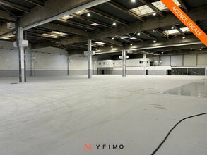 Industrial in Saint-Ouen-l'Aumône to rent Interior Photo- Image 2 of 4
