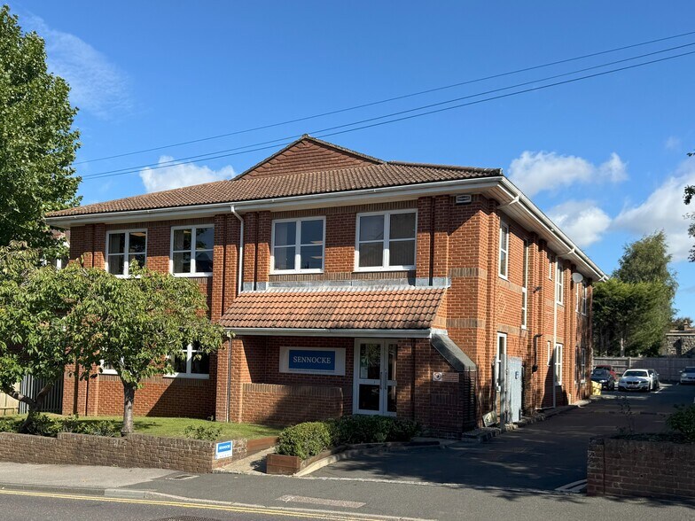 6 Pembroke Rd, Sevenoaks to rent - Building Photo - Image 2 of 4