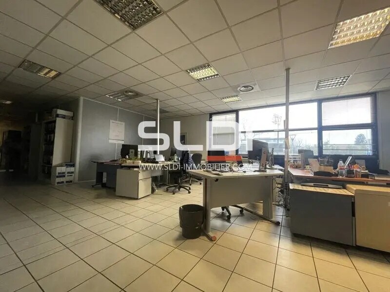 Office in Vaulx-en-Velin to rent Building Photo- Image 1 of 18