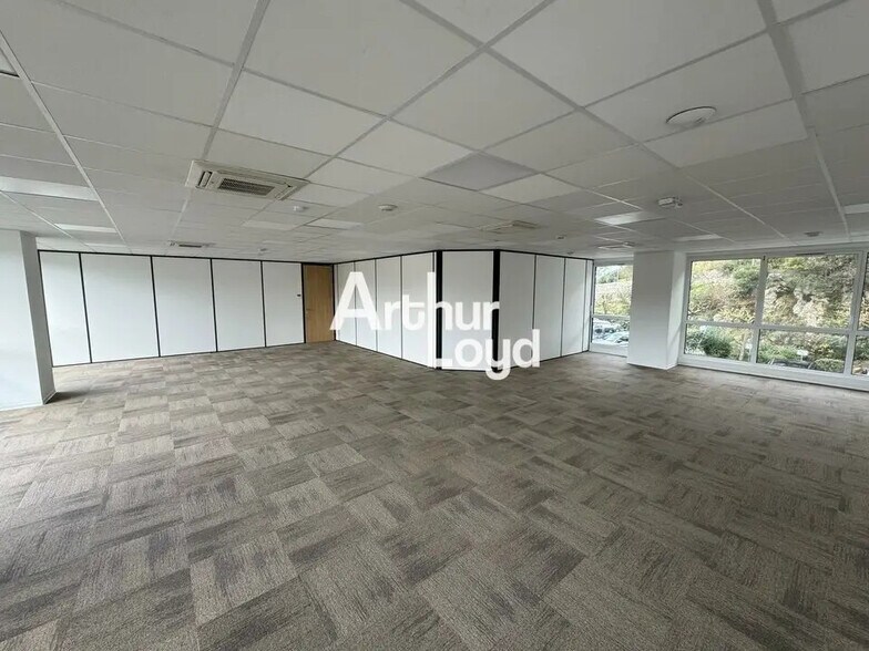 Office in Valbonne to rent - Interior Photo - Image 2 of 18