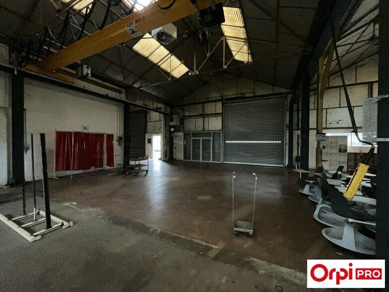Light Industrial in SAINT-SYMPHORIEN-D'OZON to rent - Building Photo - Image 2 of 16