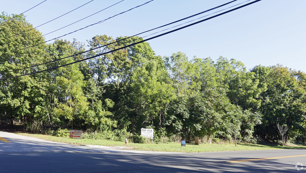 374 Main Rd, Riverhead, NY for sale - Primary Photo - Image 1 of 4