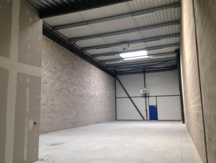 Industrial in Elancourt to rent Building Photo- Image 1 of 8