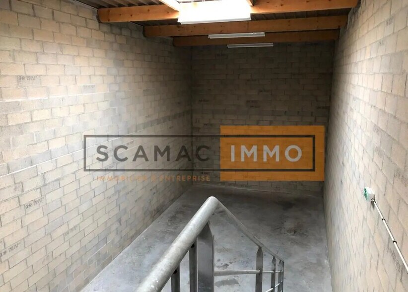 Industrial in Ozoir-la-Ferrière to rent - Primary Photo - Image 2 of 5