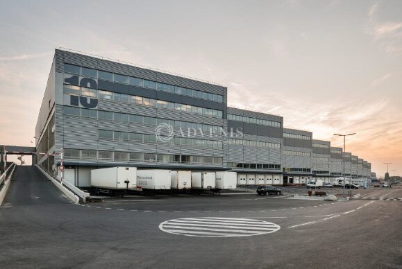 Office in Pantin to rent - Building Photo - Image 1 of 11