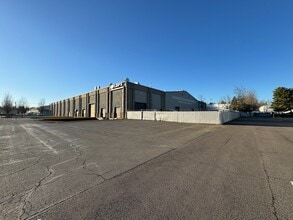 14344 SW 72nd Ave, Tigard, OR to rent Building Photo- Image 2 of 5