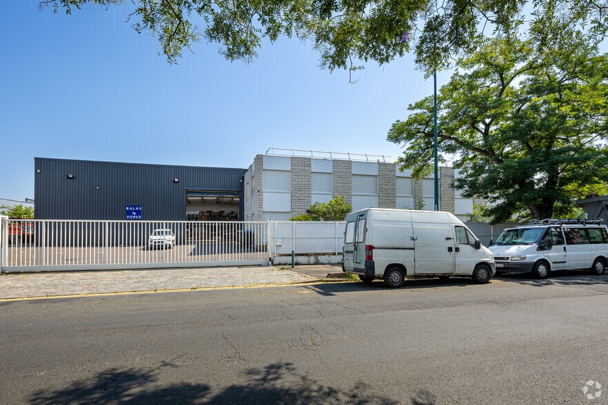 12 Rue Thomas Edison, Gennevilliers to rent - Building Photo - Image 2 of 2