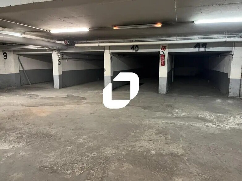 Industrial in Montrouge to rent - Building Photo - Image 3 of 7