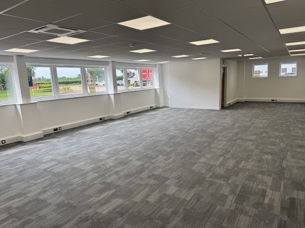 Charlwood Rd, Lowfield Heath to rent Interior Photo- Image 1 of 1