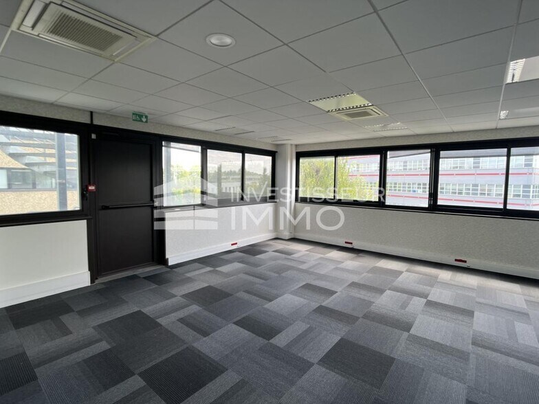 Office in Fresnes to rent - Building Photo - Image 2 of 6