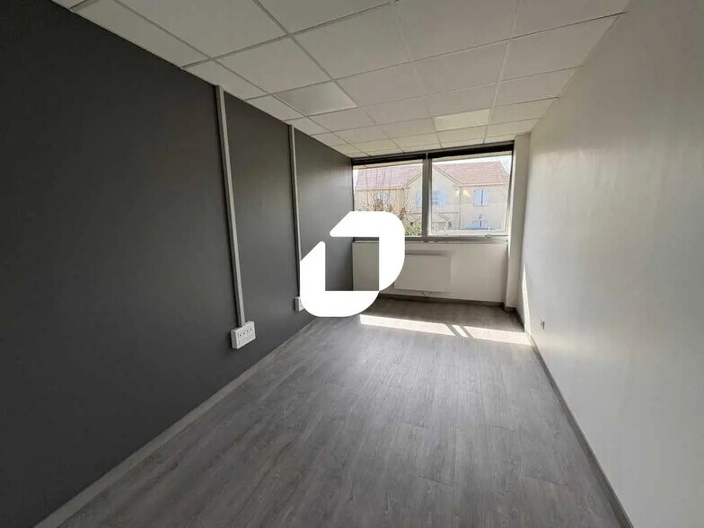 Office in Saint-Germain-en-Laye to rent - Interior Photo - Image 3 of 8