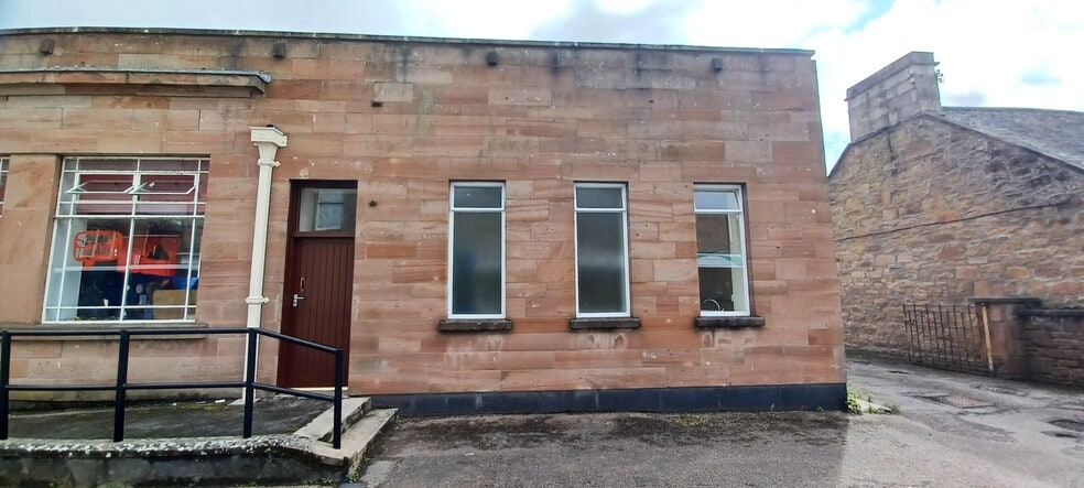 High St, Dingwall to rent - Building Photo - Image 2 of 2