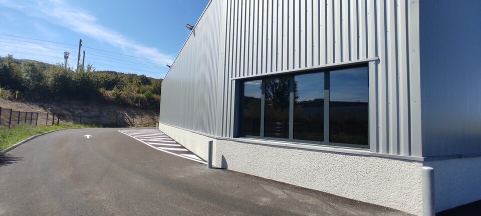 Light Industrial in Vaulx-Milieu to rent - Building Photo - Image 3 of 9