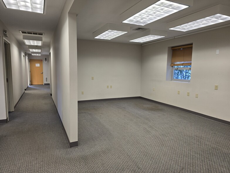 970 Clifton Ave, Clifton, NJ for rent - Building Photo - Image 3 of 11