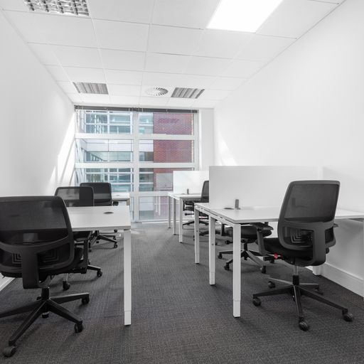 41 London Rd, Reigate to rent - Interior Photo - Image 2 of 11