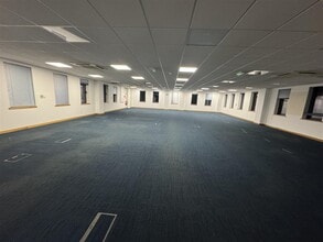 1 Longbow Close, Huddersfield to rent Interior Photo- Image 1 of 1