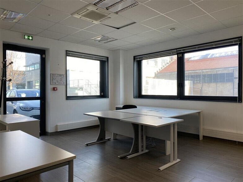 128 Bis Avenue Jean Jaurès, Ivry-sur-Seine to rent - Interior Photo - Image 2 of 12