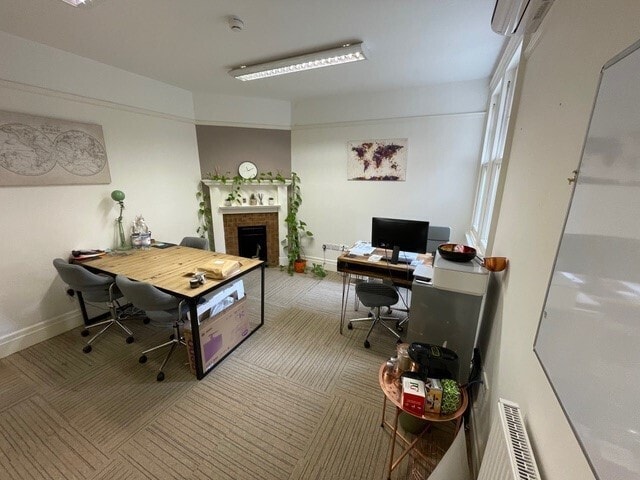 London Rd, St Albans to rent - Building Photo - Image 2 of 2