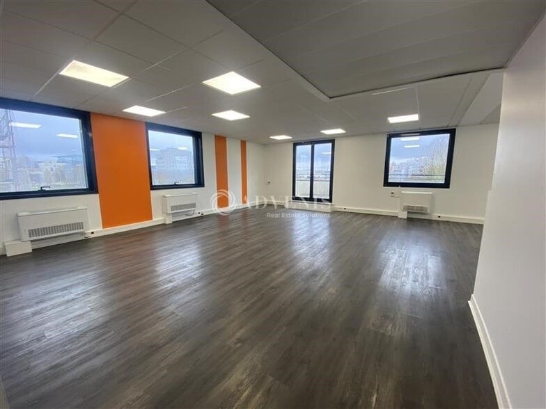 Office in Guyancourt to rent - Interior Photo - Image 2 of 5