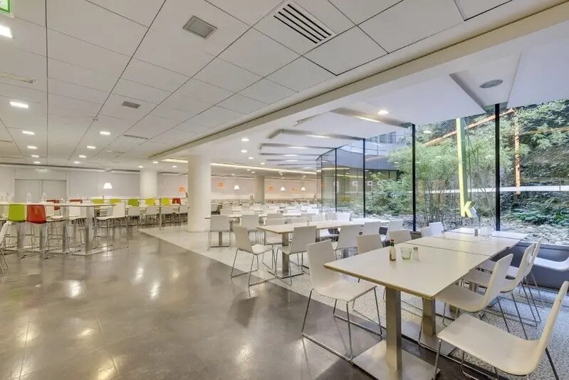 Office in Issy-les-Moulineaux to rent - Building Photo - Image 3 of 4