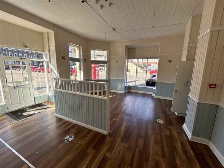 3-5 Bakehouse Hl, Darlington for sale - Interior Photo - Image 2 of 6