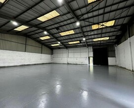 Magpie Grv, Tonypandy to rent Interior Photo- Image 1 of 3