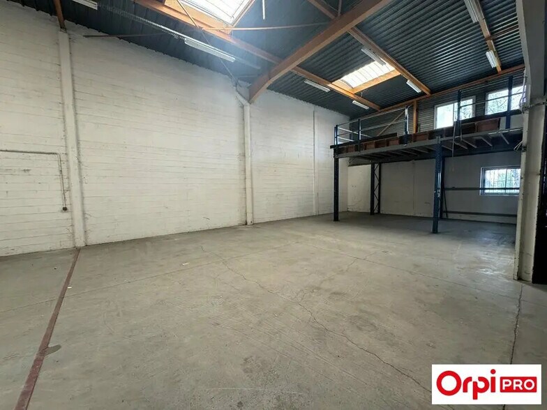 Light Industrial in Wissous to rent - Interior Photo - Image 3 of 7