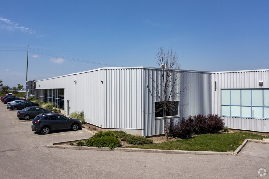 205 Industrial Pky N, Aurora, ON for rent - Building Photo - Image 2 of 4