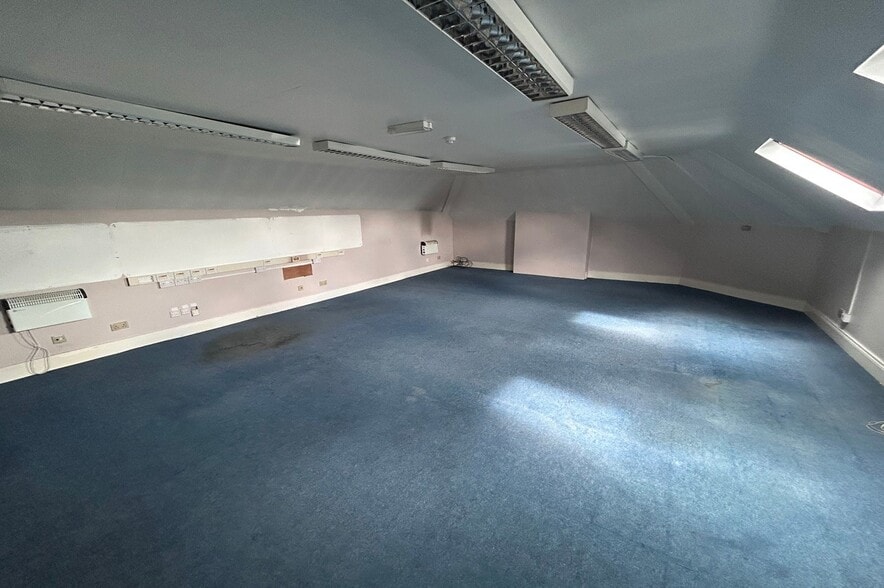 369 Newtownards Rd, Belfast for sale - Interior Photo - Image 3 of 6