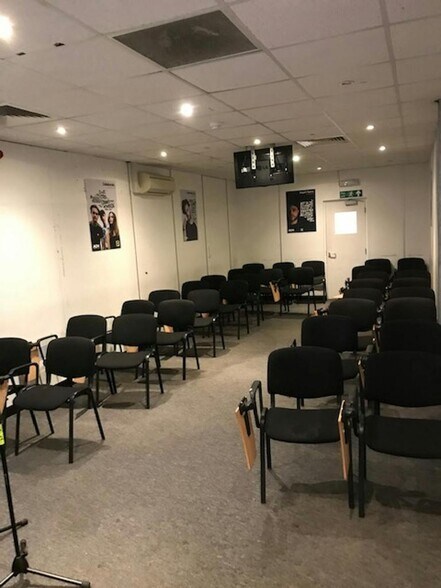 7-11 Bridge St, Guildford to rent - Building Photo - Image 2 of 3