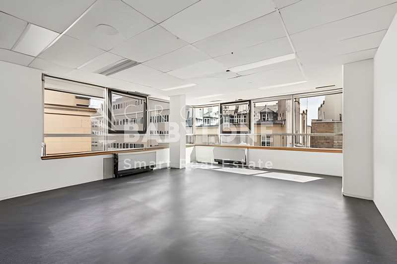 Office in Paris for sale Building Photo- Image 1 of 15